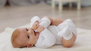 Nel percorso di crescita di un neonato, l'attenzione alla salute è fondamentale. L'ecografia è importante nel monitoraggio dello sviluppo scheletrico.