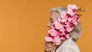 La menopausa è un passaggio fisiologico nella vita di ogni donna. Scopri i Sintomi, soluzioni e supporto medico.